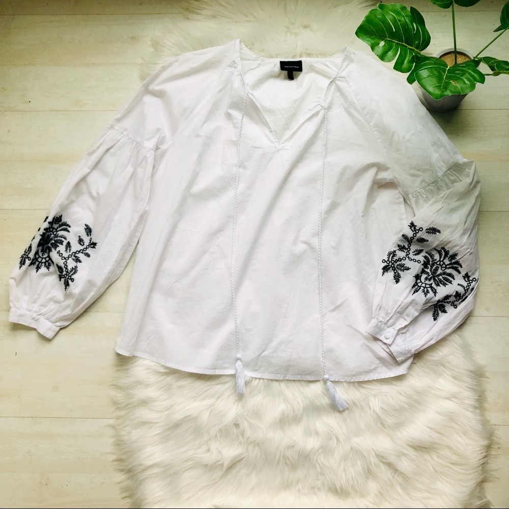 Like New Who What Wear Embroidered Sleeve Boho Peasant Cotton Top with Tassels S
